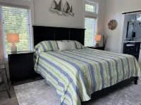 Modern Soundfront Studio, Pier access, Sunsets, Fishing, Watersports, Beach - Boutique