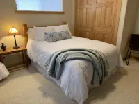 Spacious Tahoe Home w/Hot Tub & EV Charger Just 3 Blocks to Kings Beach - 무료 와이파이