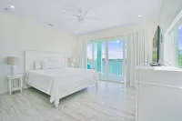 Oceanfront PARADISE w Heated pool, 55’ dock, ocean view & bathroom in every room - Butik