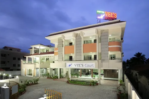Hotel Vels Court - 3-Star