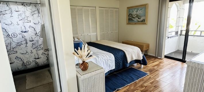 Shark Tooth Getaway Hotels in Venice