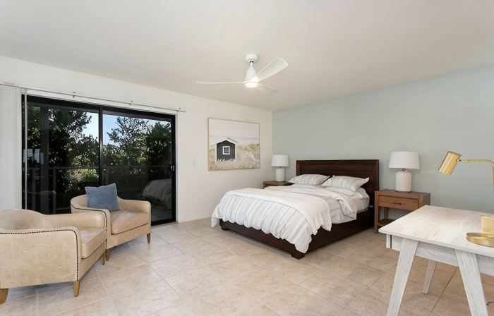 High End Oceanfront Home, a 2 min walk to Beach, Shops, Dining & More in Solana