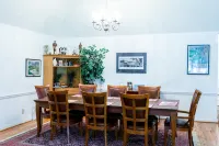 Golf front home with 8 beds - 3성급
