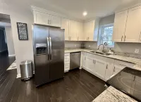 Relaxing Stay on Trade Street - Kitchenette