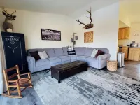 High Desert Haven - A Beautiful 3 Bedroom Home with Optional RV Hookup! - Wifi