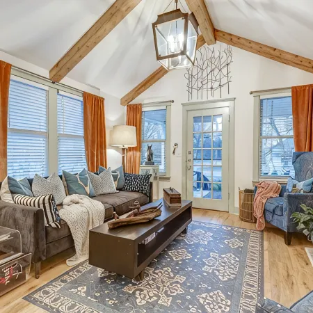 Completely Renovated Historical Cottage -- Walking distance to Downtown Franklin
