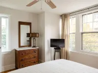 Shurs Lane Cottage, EV Charging, Free Parking, in the heart of Manayunk Hotels near Cliveden
