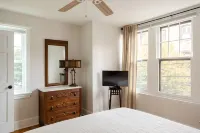 Shurs Lane Cottage, EV Charging, Free Parking, in the heart of Manayunk - Country Houses