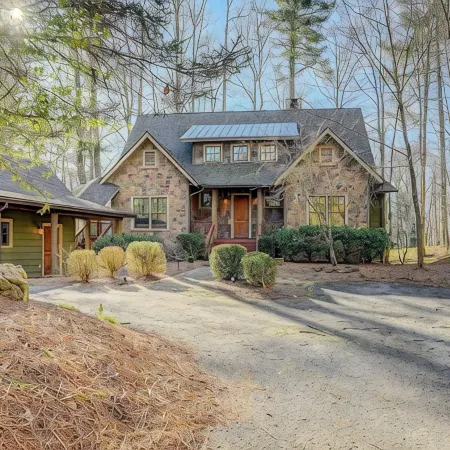 Luxury Mountain Home: Golf, HotTub, Mountains, Lake, and Trillium Club Amenities