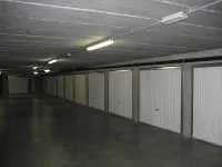 馬萊科特酒店由F酒店提供 - 停車場