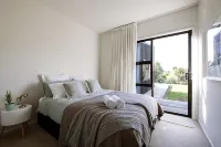 Modern Raglan Hideaway