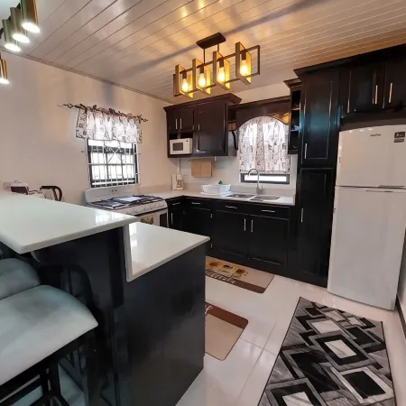 Cozy 2-bedroom apartment in central location with WiFi, AC