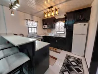 Cozy 2-bedroom apartment in central location with WiFi, AC
