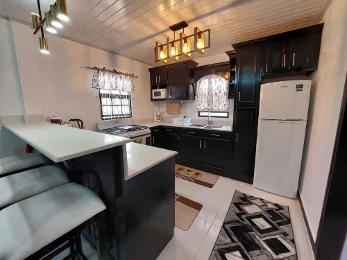 Cozy 2-bedroom apartment in central location with WiFi, AC - 2つ星