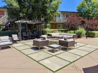 Pet-Friendly, Walk to Downtown Walnut Creek - 무료 와이파이