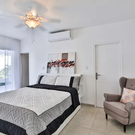 Impressive 3 bedrooms condo on Mullet Bay Beach