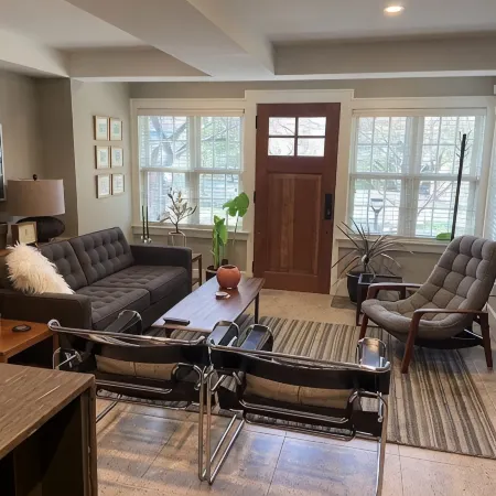 Suite nestled in a garden beside a 13 acre park in the heart of the city.