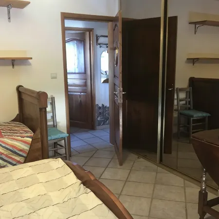 2 bedrooms in a pullhouse and jacuzzi Отели в г. Вентизери