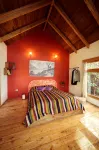 Spectacular Lakefront Cabin with luxury outdoor shower - Homestays