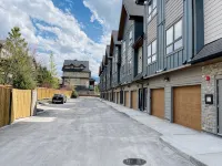 Joe’s Brand New 2 King Bedrooms Townhome in Canmore (License: Res-10681) - piscine