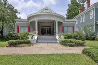 Historic "Battle House" Apartment - Uptown Columbus