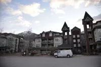 Gateway to Rocky Mountains -1 Bdr Suite/Kitchen/AC/UG Pk/Gym - Homestays