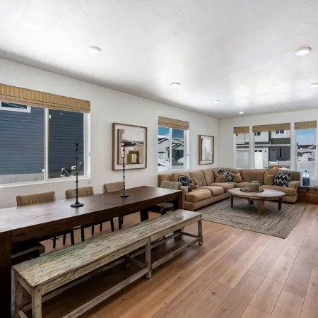 Come Enjoy a Centrally Located Escape at Bear Lake. New Pool 5/26 and Game Room!