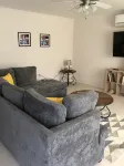 Beautiful gated spacious condo 5 minute walk to beach, restaurants and Hip Strip - 레지던스