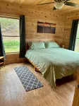 Spacious 5-king bedroom cabin with private bathrooms minutes from Asheville. - 4-Star