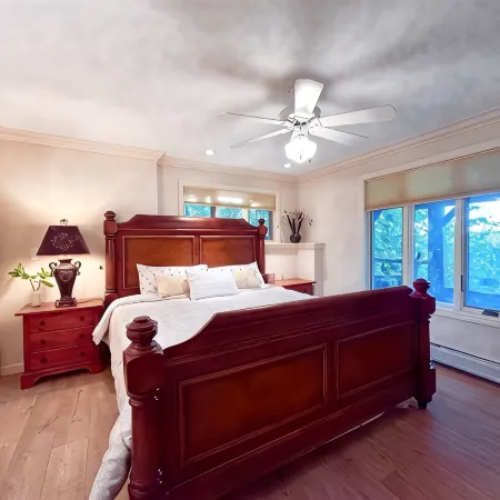 3 Levels w/ Mountain Views, 5 Mins to Stratton Base, Sauna, Firepit, ACs