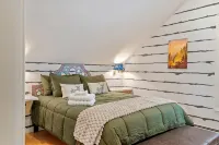 Luxury Riverfront Home on 15+ Private Acres • Hot Tub • Game Room • Sleeps 16 - balcony