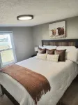 Salmon Bench Home w/ hot tub - Wifi