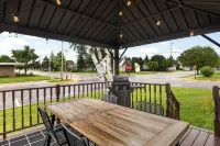 Elkhart Lake, WI home close to lake, downtown, and Road America racetrack - Homestays