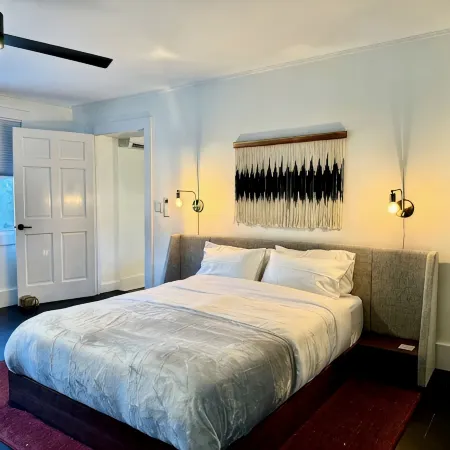 Renovated Gem Near Cantine Field, HITS & Hunter