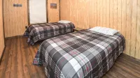 Mid- Lake home, perfect for a group w/ lots of boat and truck parking - Chalets