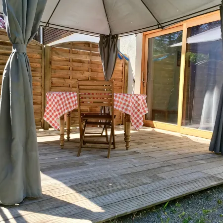 STUDIO with wooden terrace in chalet Hotels in Barcelonnette