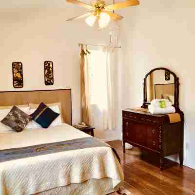 6 BR Villa Downtown in Springdale 1.2 mi from ZNP Sleeps 14 Free parking 6 cars Rooms