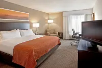 Holiday Inn Express ST PAUL S - INVER GROVE HGTS by IHG - parking