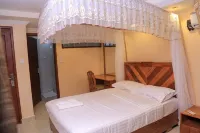 Emmaus Guesthouse Kampala - Pensions