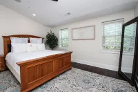 Gorgeous! Parking! Park Front! - Perfect Center City Location! - Holiday bungalows