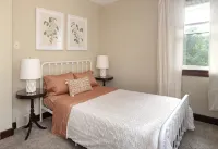Charming Carnegie Cottage 15 Minutes from Airport & Downtown