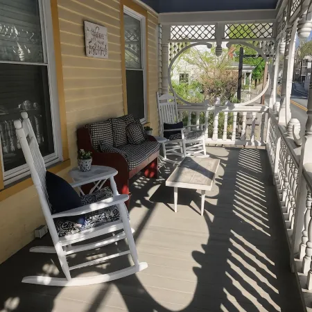 3B/1FB/Kitchen, Center of Town, The Cottage @ the Manor