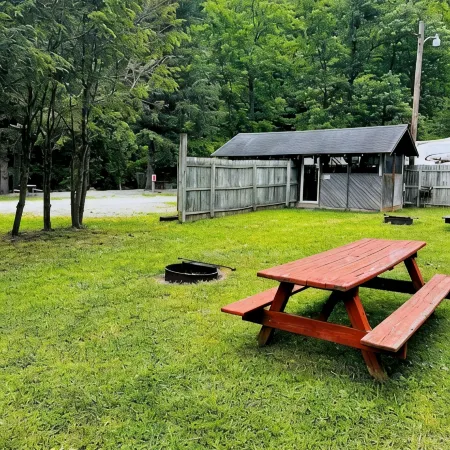 RIVERSIDE RENOVATED 1950's schoolhouse, HOT TUB, Pellet Stove, Pet Friendly