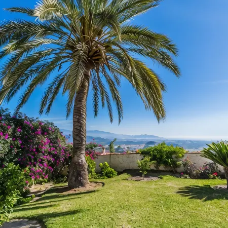 Villa Miranda with private heated pool and fantastic views!