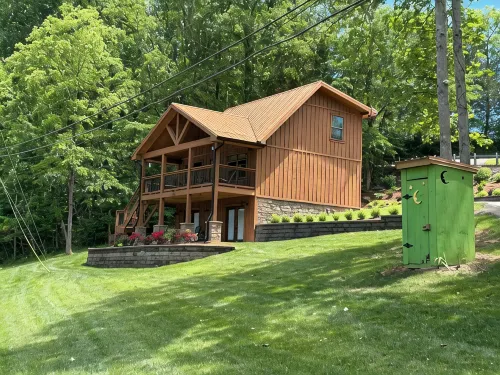 Deer Lick Cabin Lake Front Cabin That Sleeps 6.  Minutes from Bristol - 4성급