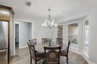 Spacious 5-Bedroom House with Wifi and Newly Furnished in Fabulous Arlington. - Boutique
