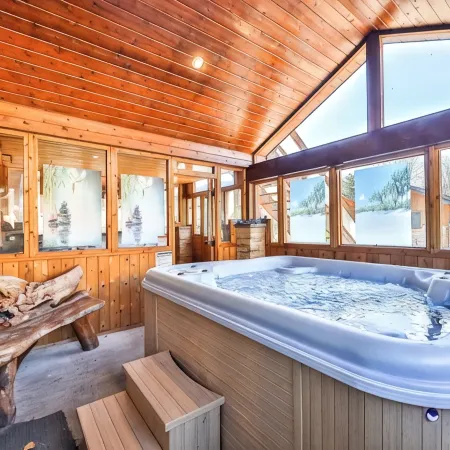 6BR/7bath Luxury home Hot Tub in Hunter Catskills