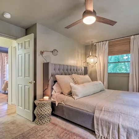 Tranquil mountainhouse w/hot tub, super close to trails & wineries- pet friendly
