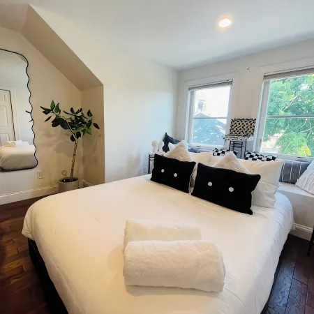 Funky and cozy home ! A little bit of everything for everyone.