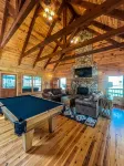 NEW Twin River Cabin - 3 Bedroom Lodge Cabin - Views Soquee River - Homestays